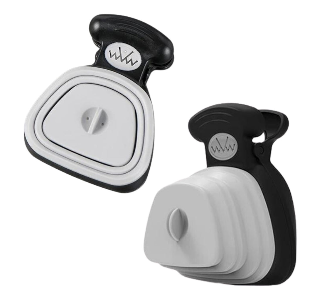 Paletta Raccogli Feci per Cani con Scomparto Espandibile – Porta Sacchetti Integrato, Ferma Sacchetto e 1 Rotolo Incluso [Compatta, Igienica e Facile da Usare]