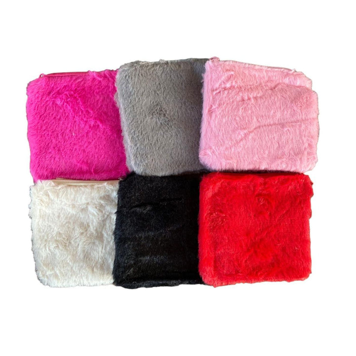 Set Lines Seta Ultra con Ali x11 con Pratico Porta Assorbenti in Peluche, colore casuale